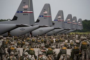 ВВС США установили мировой рекорд группового полета транспортников