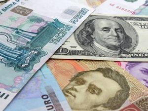Ослабление рубля вынудило Центробанк взять его курс в свои руки