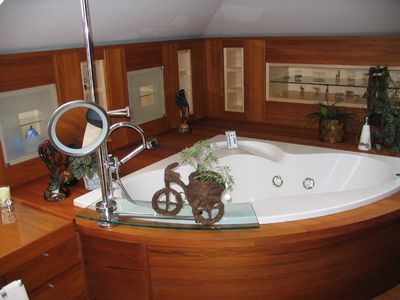 Ванная комната в деревянном доме: популярные способы отделки  - видеоматериалы, рейтинг, фотографии