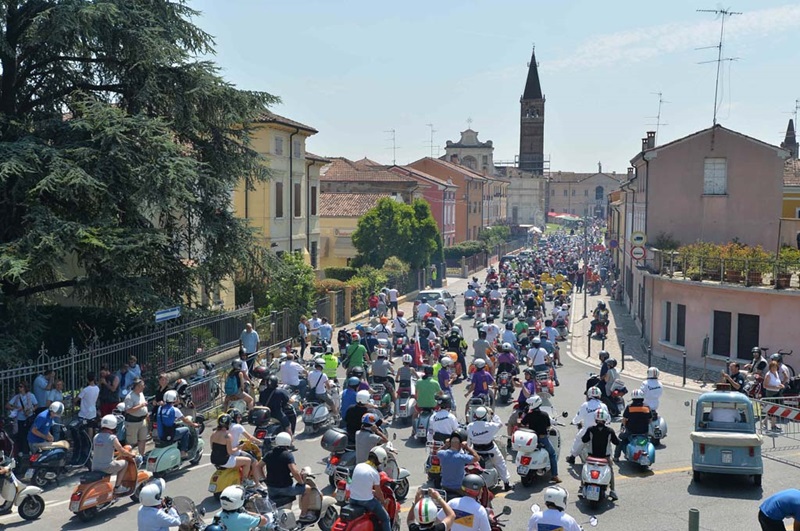 10 000 веспаводов собралось на мероприятии Vespa World Days 2014